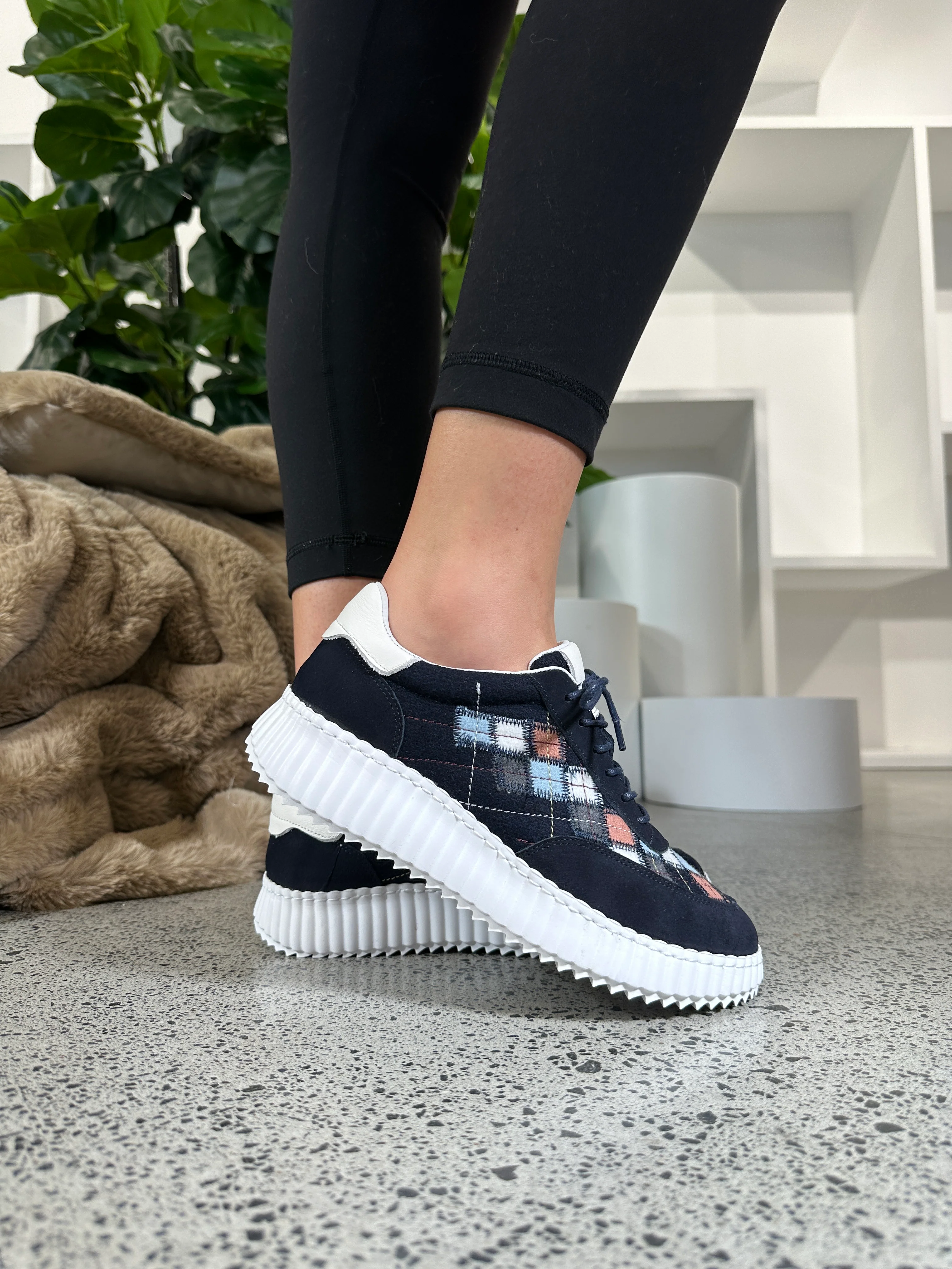 37 SAMPLE - CADDY/NAVY MULTI CHECK - Image 3