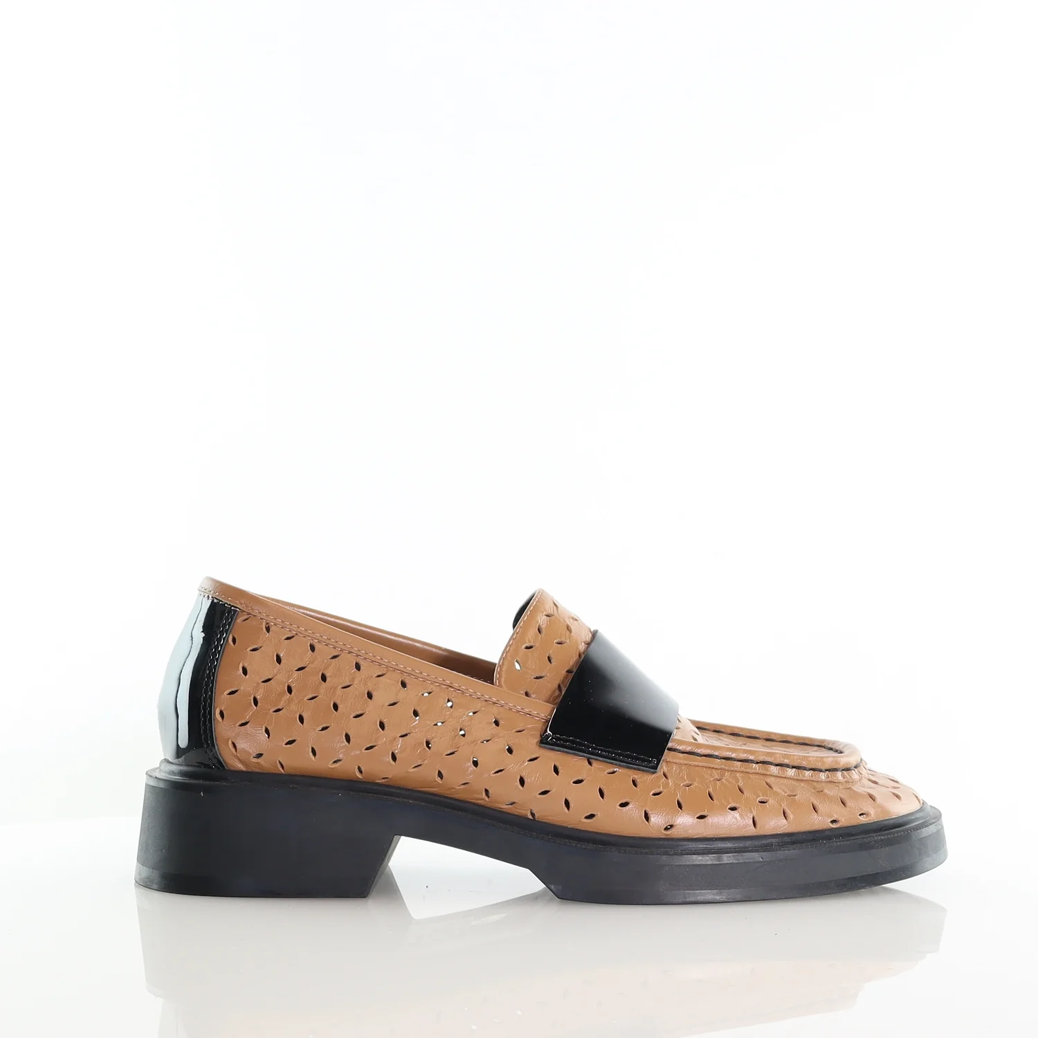 37 SAMPLE - CALYPSO/TAN BLACK PATENT