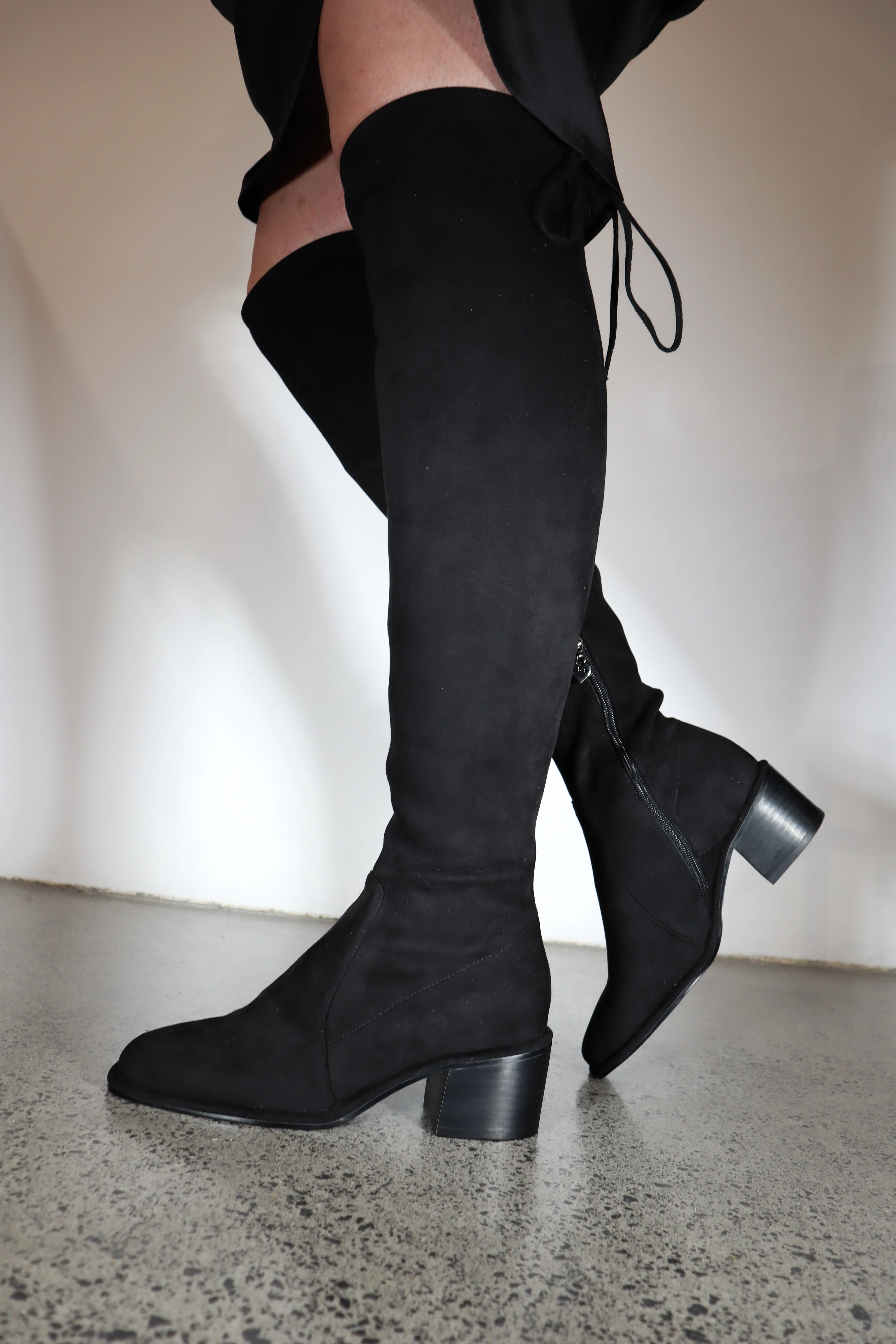 37 SAMPLE - CHAPEL/BLACK