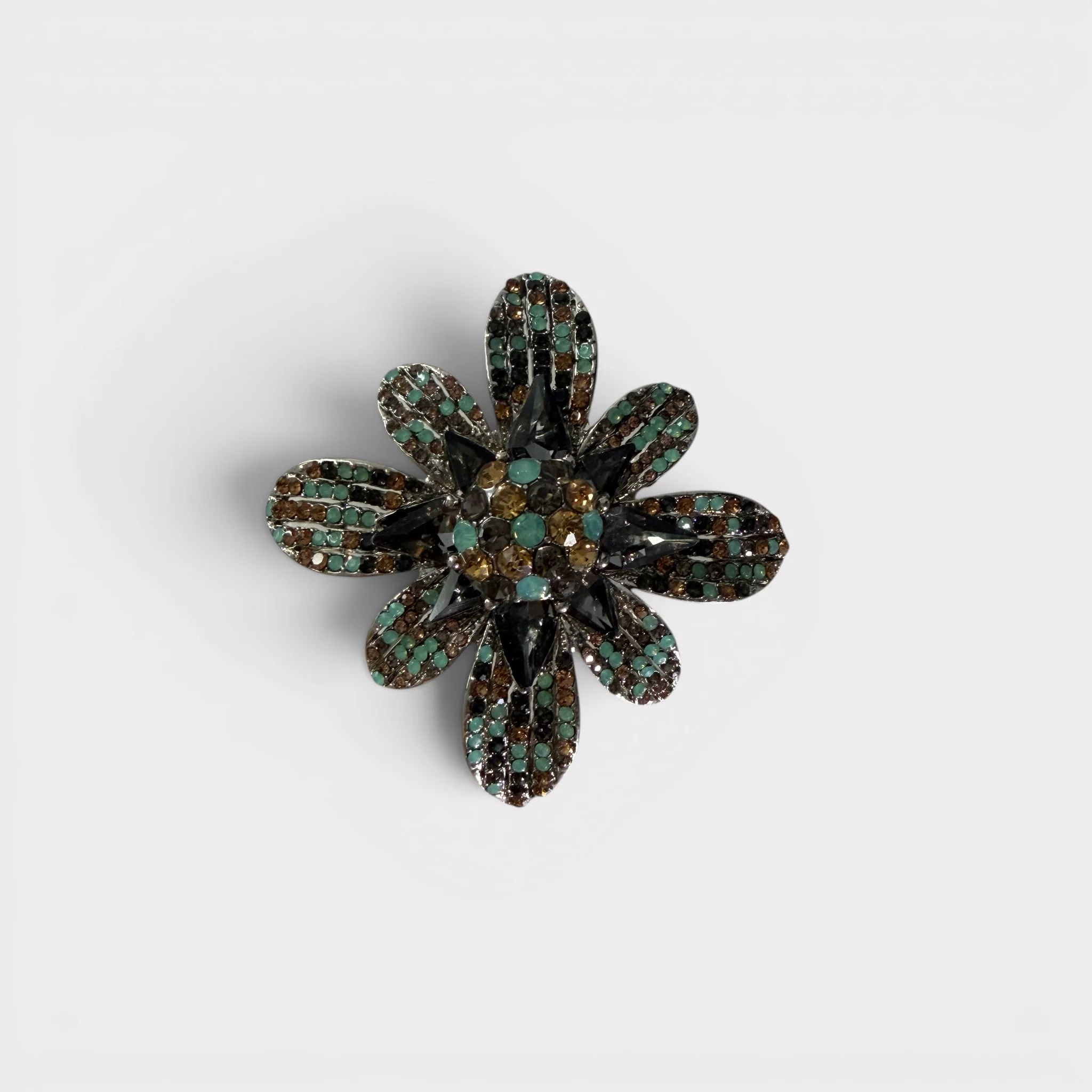 Brooch - Image 10