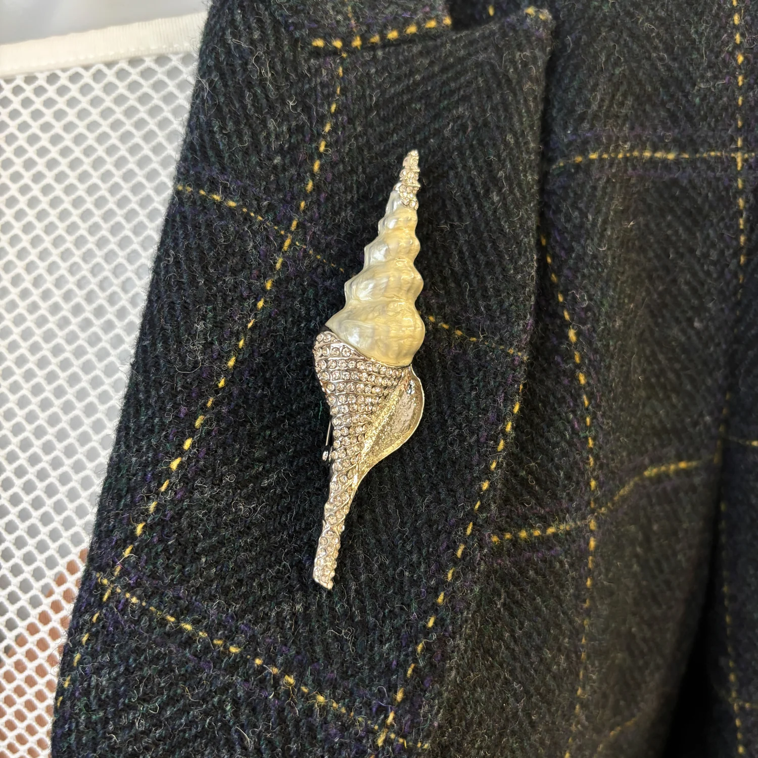 Brooch - Image 4