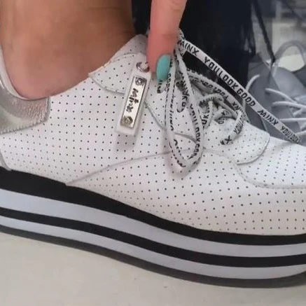How to Style Up Your Sneakers Pack - Black - Image 3