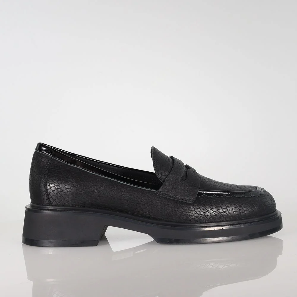 Showtime - Image 16