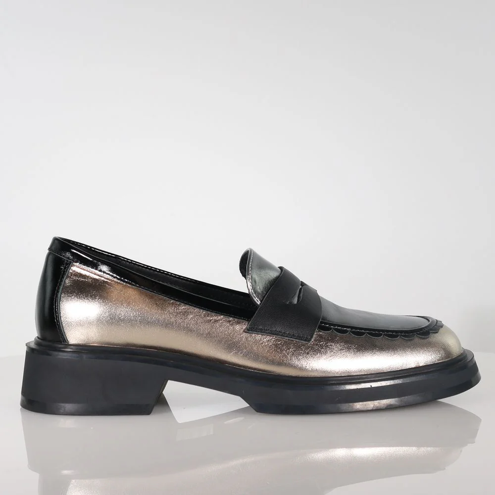 Showtime - Image 18